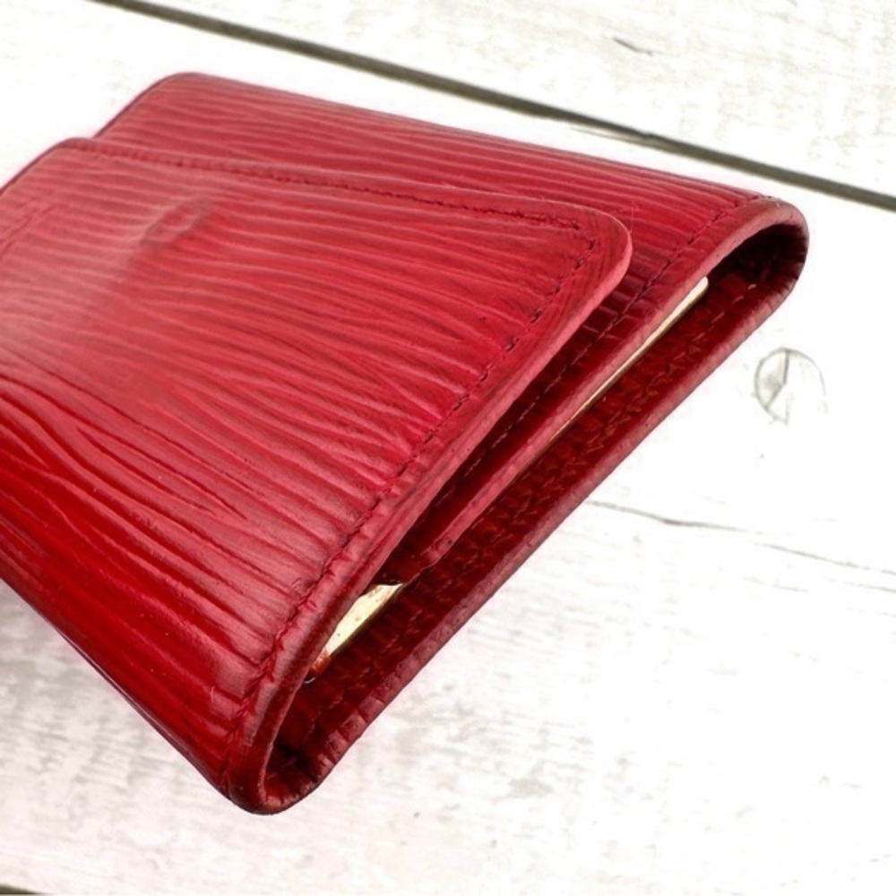 AUTHENTIC Louis Vuitton key holder. Previously owned. Color: Castilian red. - Picture 13 of 16